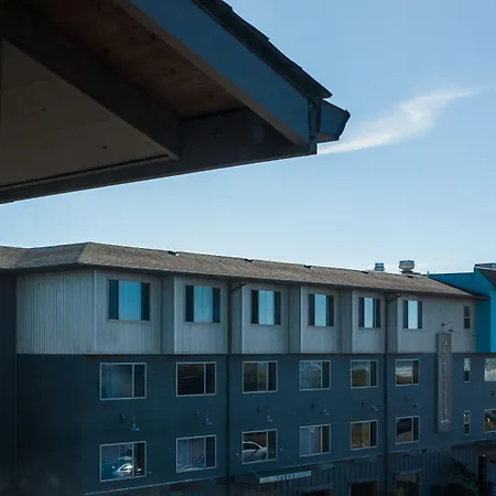 Adrift Hotel-2