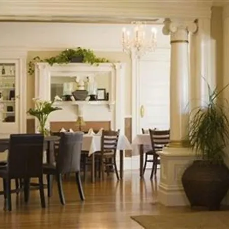 1801 First Luxury Inn-3