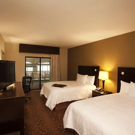 Hampton Inn Marquette-Waterfront-2