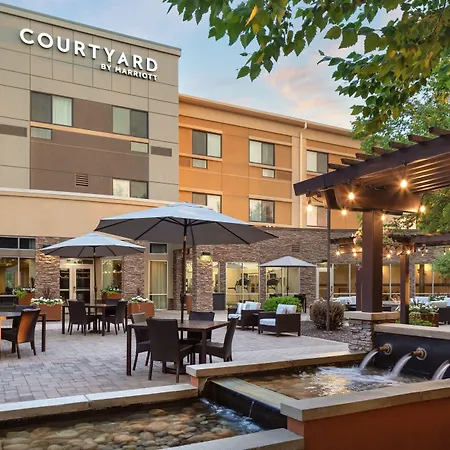 Courtyard Mankato Hotel & Event Center-2