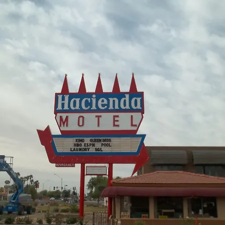 Hacienda Motel-2