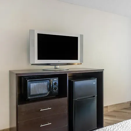 Clarion Inn & Suites Kissimmee-Lake Buena Vista South-3