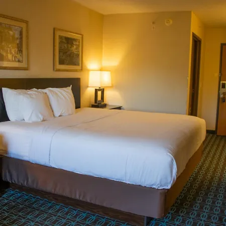 Baymont By Wyndham Howell/Brighton-3