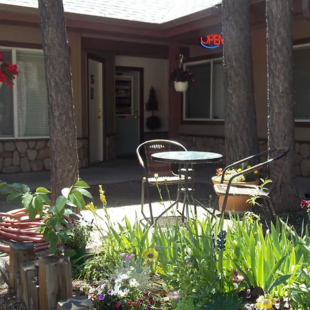Vintage Lakeside Inn-2