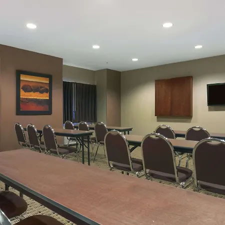 Microtel Inn & Suites By Wyndham Minot-2