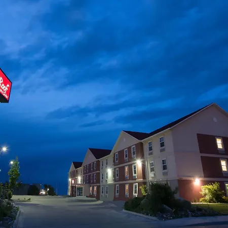 Red Roof Inn & Suites Dickinson-3