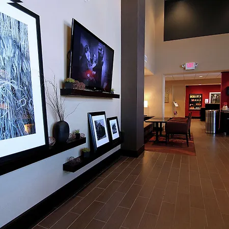 Hampton Inn & Suites Grand Forks-2