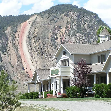 Yellowstone Basin Inn-2