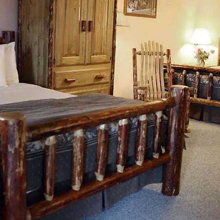 Yellowstone Basin Inn-3