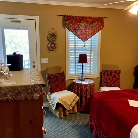 Weatherpine Inn-3