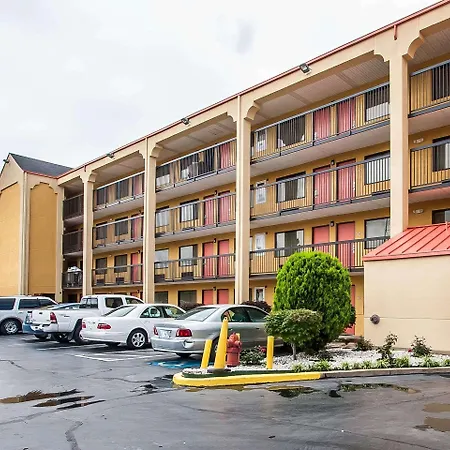 Econo Lodge Inn & Suites Memphis East-3