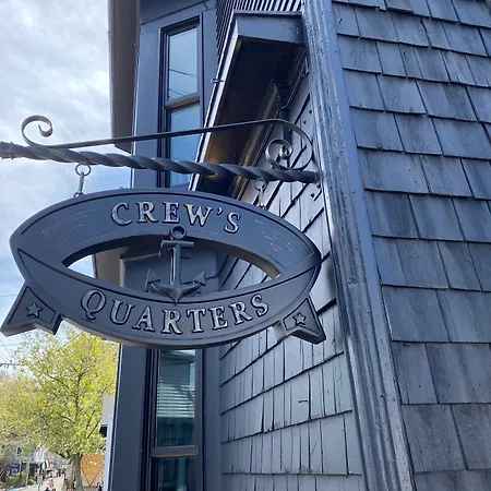 Crew'S Quarters Boarding House - Caters To Men-2
