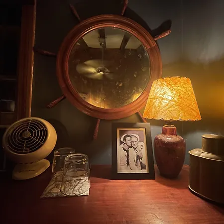 Crew'S Quarters Boarding House - Caters To Men-3