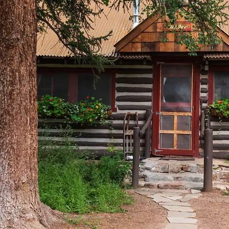 Pioneer Guest Cabins-3