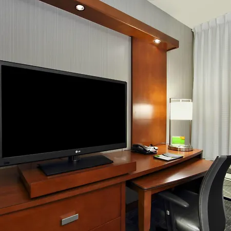 Courtyard By Marriott Victoria-2