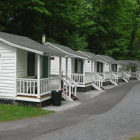 Brookside Motel & Cabins-3