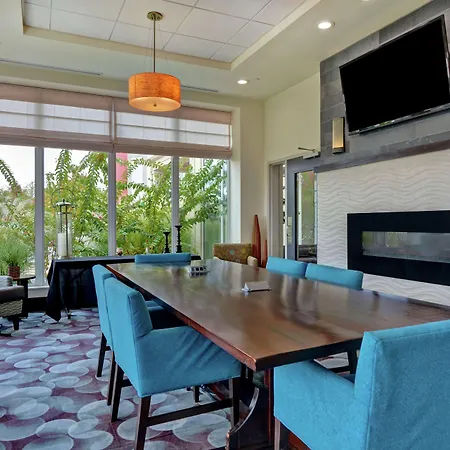 Hilton Garden Inn And Fayetteville Convention Center-2