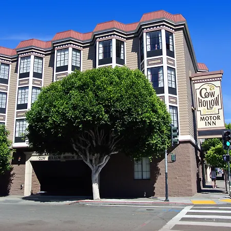 Cow Hollow Inn And Suites-3