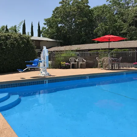 Red Bluff Inn-2