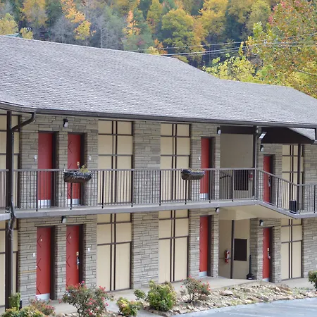 Econo Lodge Inn & Suites On The River-3