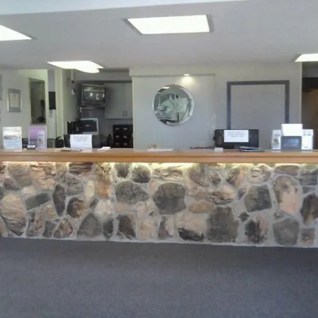 Quail'S Nest Inn & Suites-2