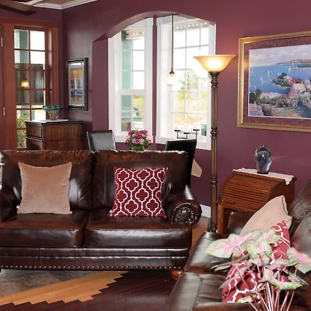 Collins Inn & Seaside Cottages (Adults Only)-3