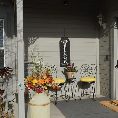 Castle Creek Bed And Breakfast-3