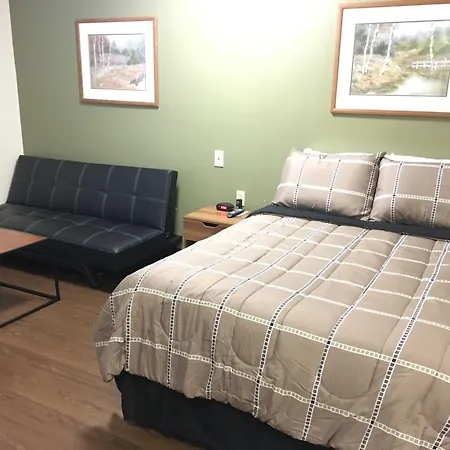 Inland Suites Lamar-3