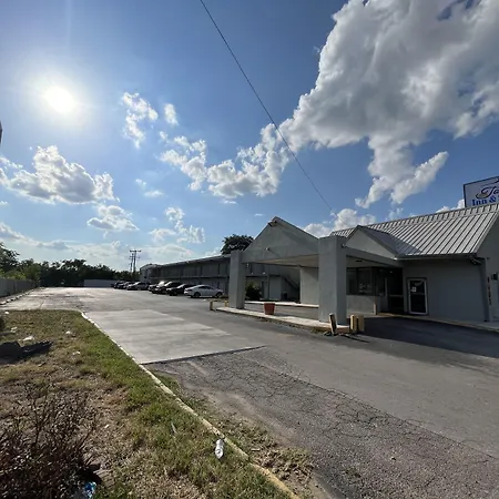 Mid Towne Inn & Suites-2