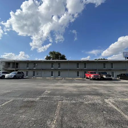 Mid Towne Inn & Suites-3