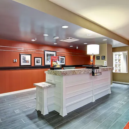 Hampton Inn And Suites Cincinnati - Downtown-3