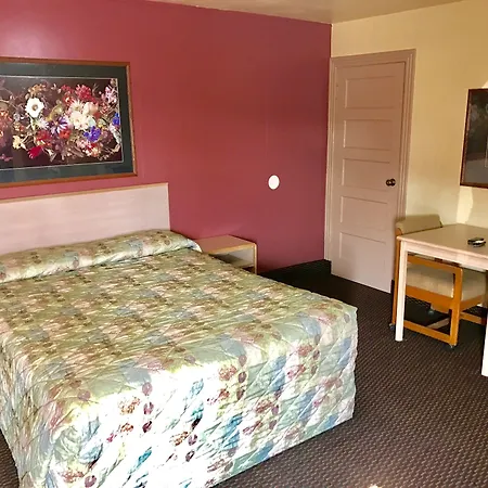 Travelers Inn Motel-3