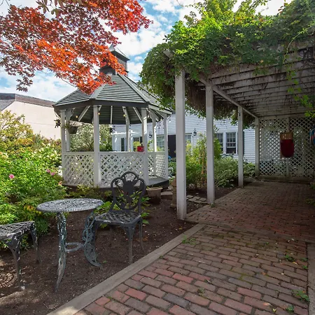 Clark Currier Inn-3