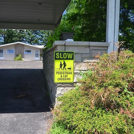 Stratford Suburban Motel-3