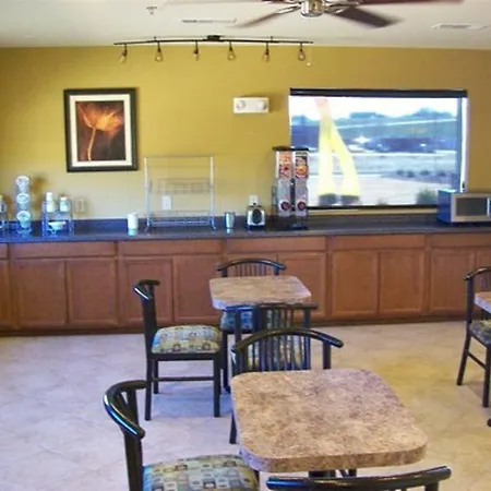 Americas Best Value Inn Tupelo-3