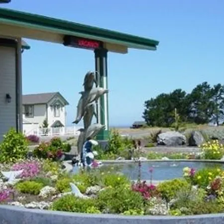 Emerald Dolphin Inn & Mini Golf-2