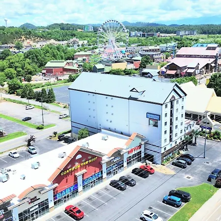 Mountain Vista Inn & Suites - Walking Distance To The Island-2