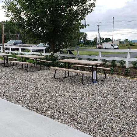 Sara Glen Motel - Saratoga Springs-Glens Falls-3