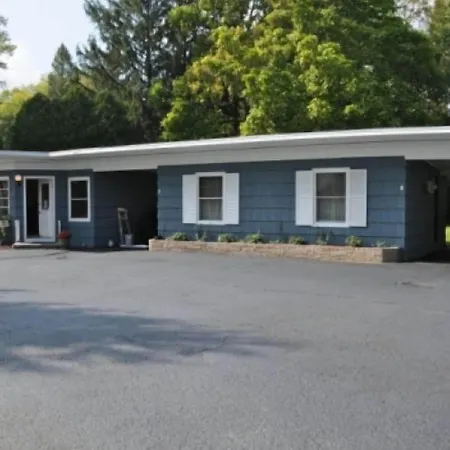Whispering Winds Motel-3