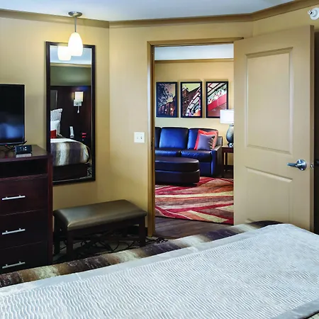 Clubhouse Hotel & Suites Fargo-3