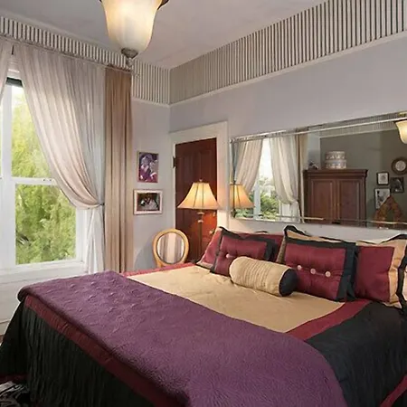 Noe'S Nest Bed And Breakfast-3