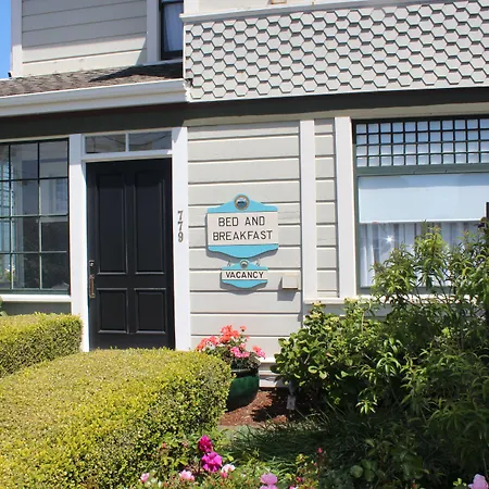 Nantucket Whale Inn, Half Moon Bay-2