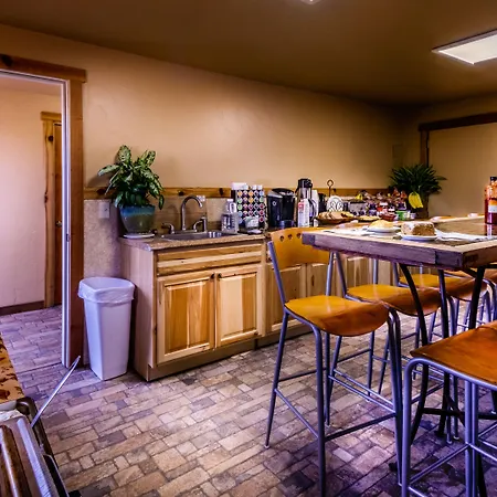 Stone Lizard Lodge-2