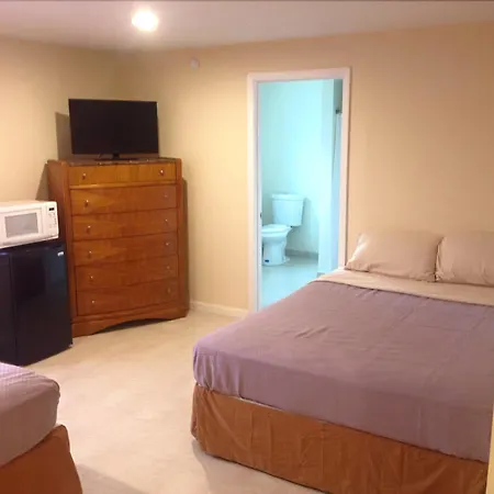 Misquamicut Beach Front Inn-2