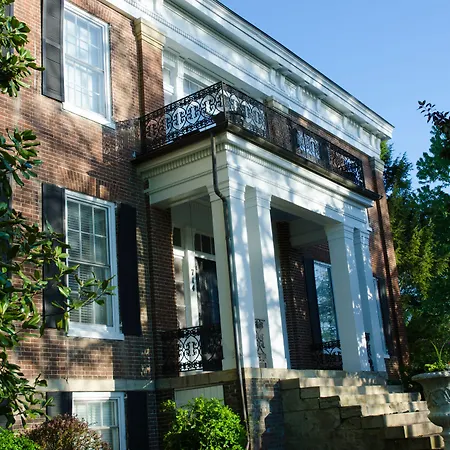Bourbon Manor Bed & Breakfast Inn-3