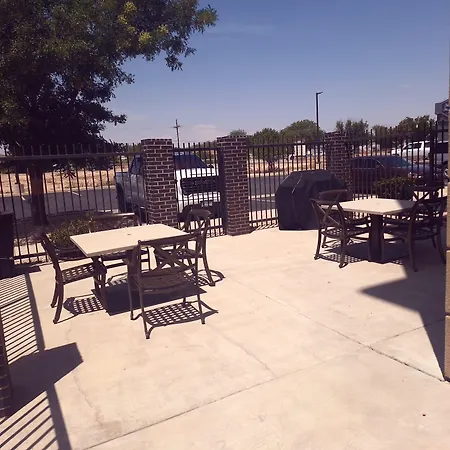 Hampton Inn & Suites Artesia-3