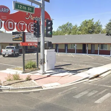 Travelers Motel-3