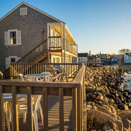 Bearskin Neck Motor Lodge-3