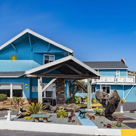 Oceanside Inn & Suites, A Days Inn By Wyndham-2