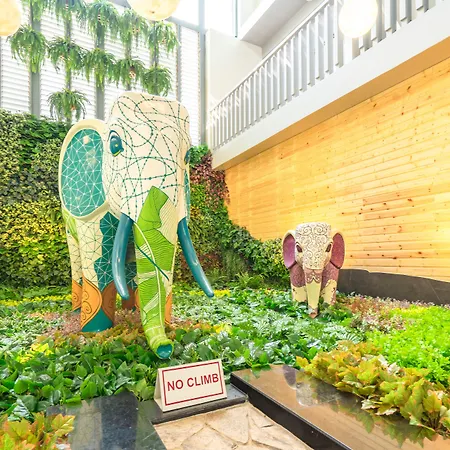 Ramada By Wyndham Phuket Deevana-2